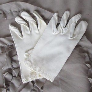 vintage white fabric gloves